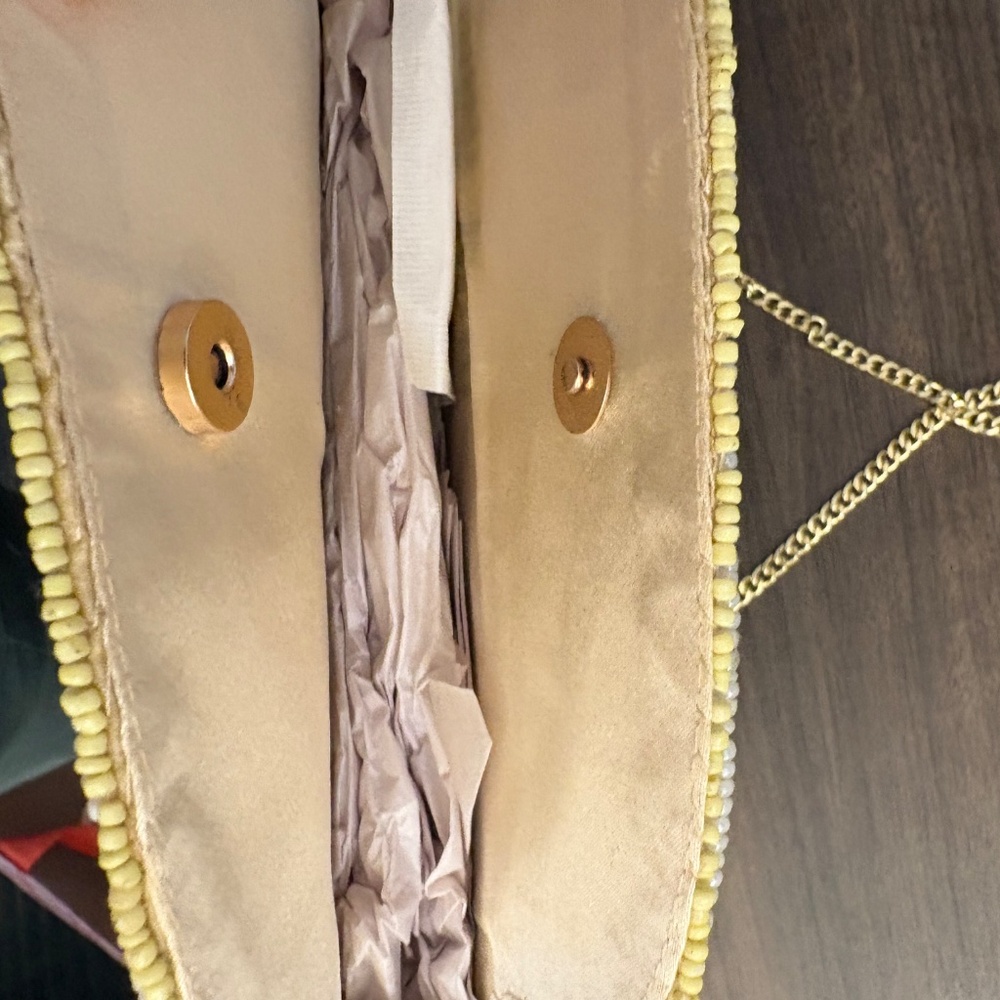 VIRAL Beaded Bridal Bag w/ gold chain & “Just Married”  Handcrafted in India NWT - Picture 8 of 8